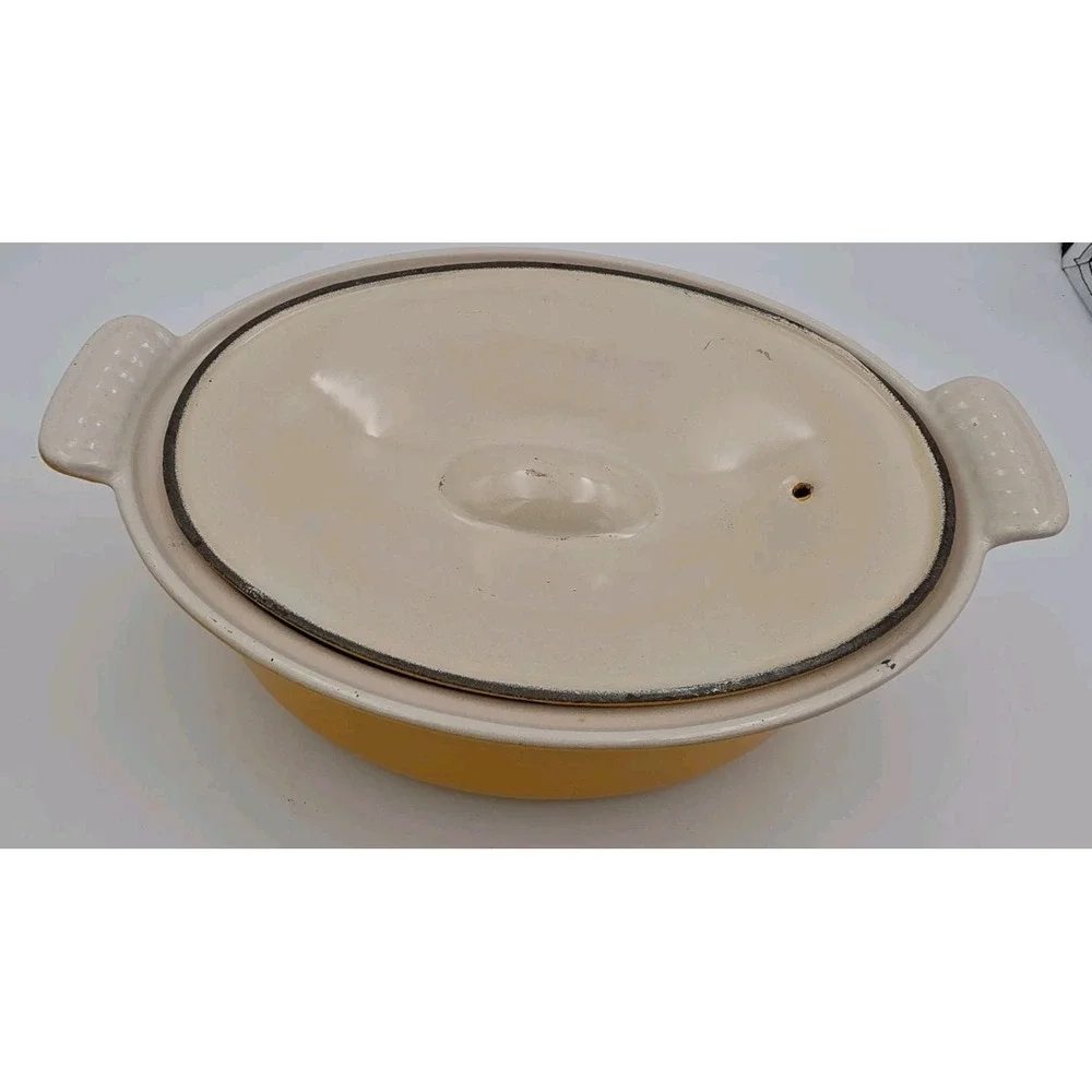Le Creuset Yellow Enameled Cast Iron Dutch Oven Oval 10x8x4 Made in France 22